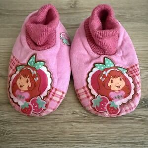 2008 Strawberry Shortcake Toddler Slippers Pink Plush Size S 5–6 Soft Socks Y2K